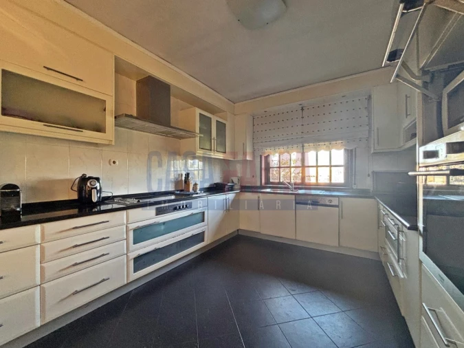 Moradia T4 para Venda em Bougado (São Martinho e Santiago) Foto 9