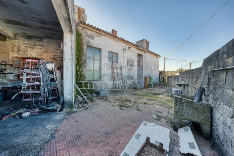 Moradia T1 para Venda em Almoster Foto 18