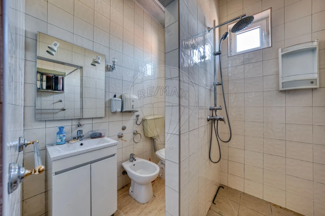 Moradia T1 para Venda em Almoster Foto 11