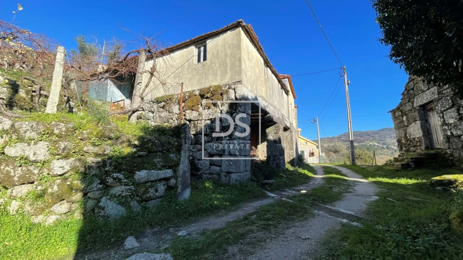 Moradia T2 para Venda em Campelo e Ovil