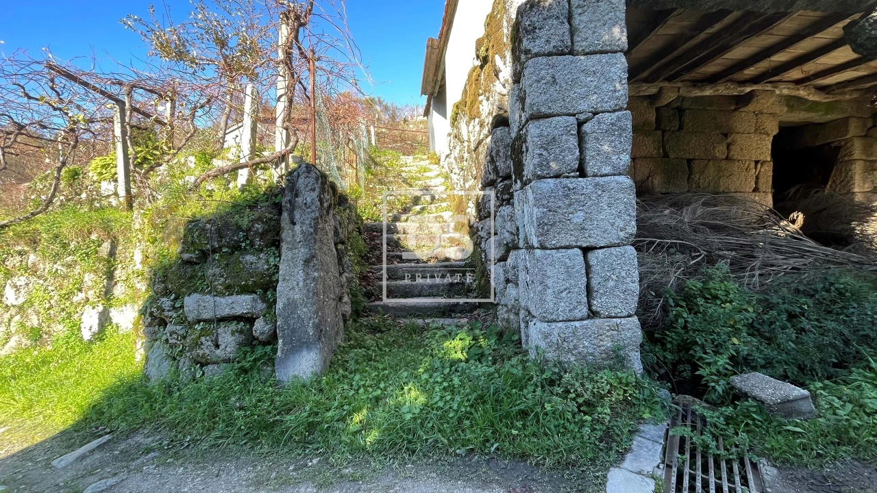 Moradia T2 para Venda em Campelo e Ovil Foto 3