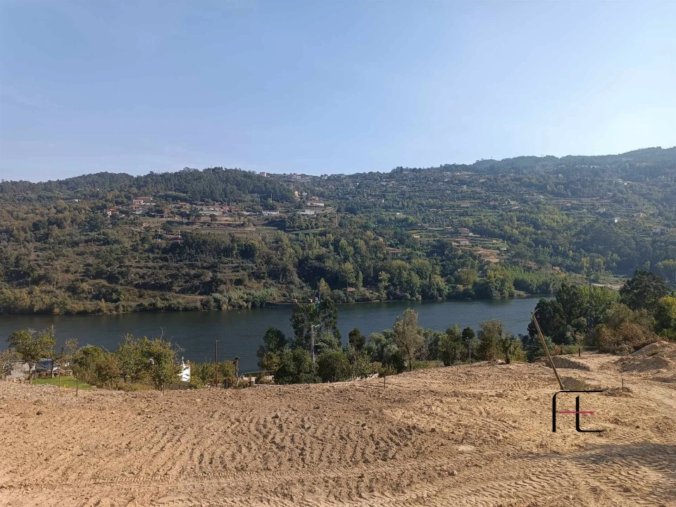 Terreno para Venda em Sobretamega Foto 10