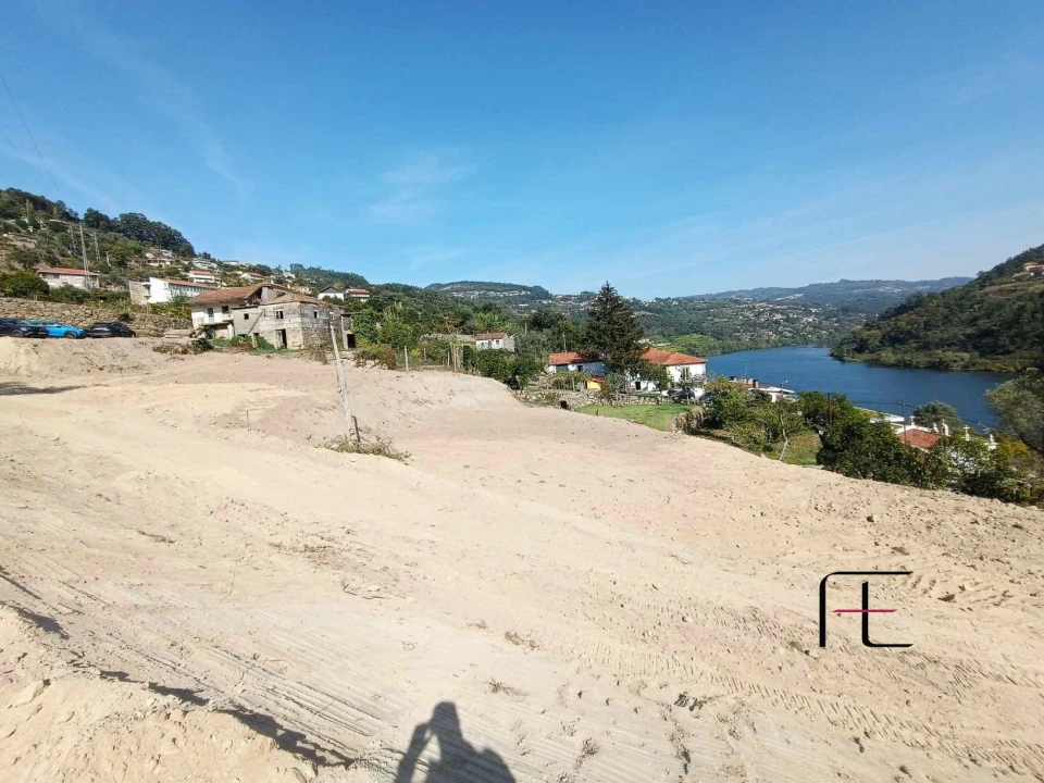 Terreno para Venda em Sobretamega Foto 9