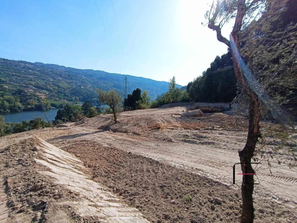 Terreno para Venda em Sobretamega Foto 8