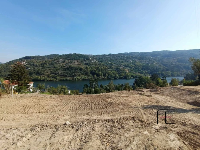 Terreno para Venda em Sobretamega Foto 5