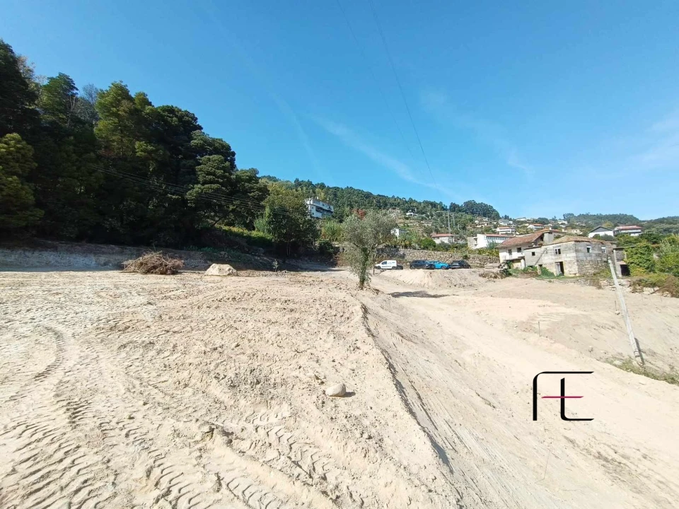 Terreno para Venda em Sobretamega Foto 6