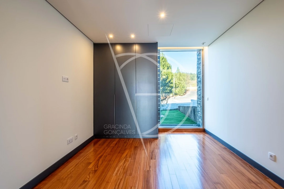 Moradia T4 para Venda em Água Longa Foto 13