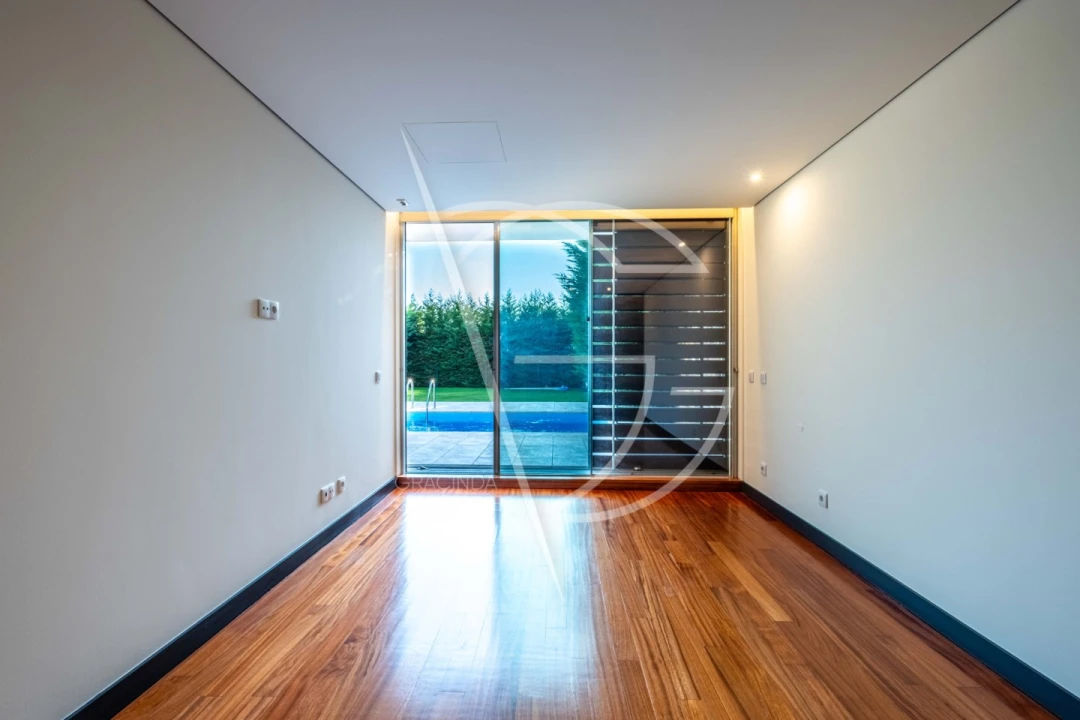 Moradia T4 para Venda em Água Longa Foto 18