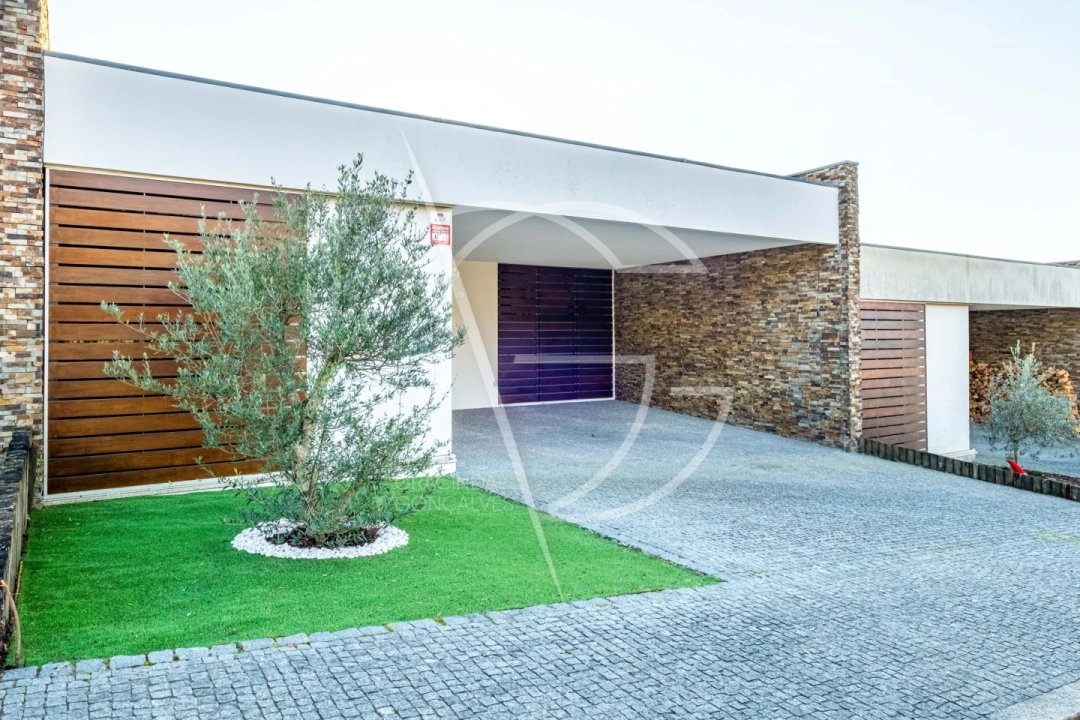 Moradia T4 para Venda em Água Longa Foto 31