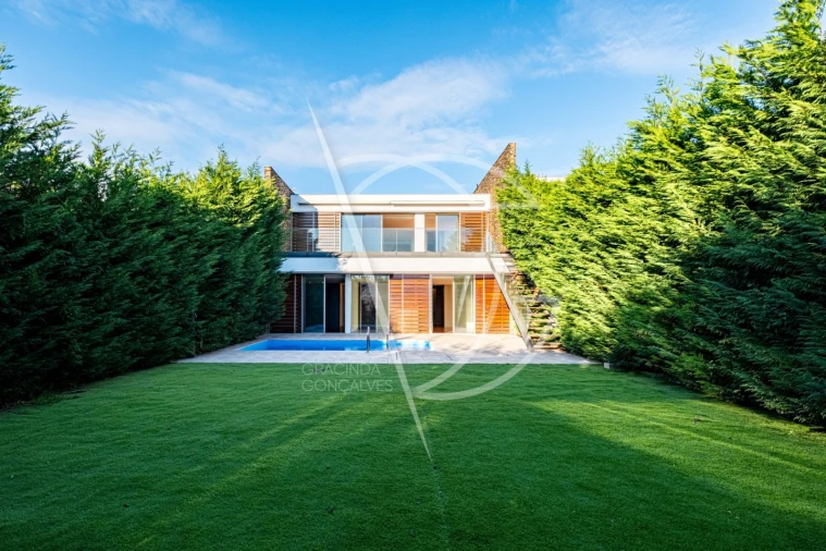 Moradia T4 para Venda em Água Longa Foto 2