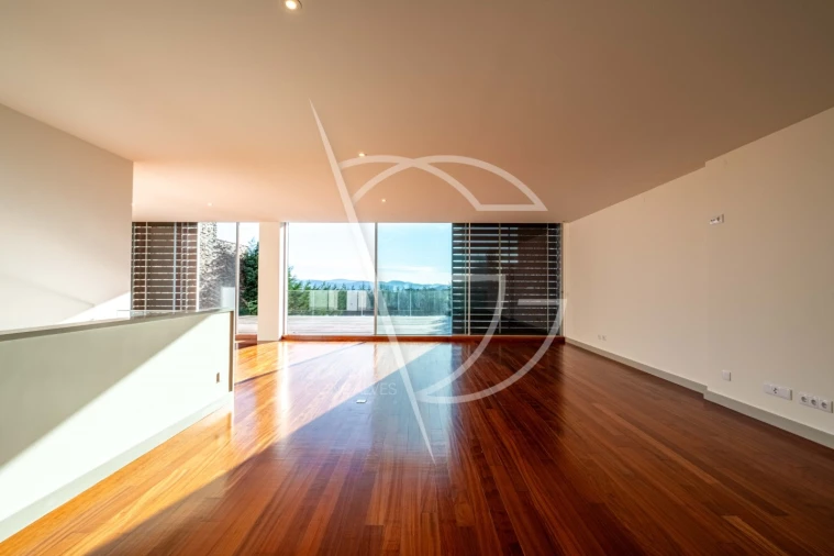 Moradia T4 para Venda em Água Longa Foto 1