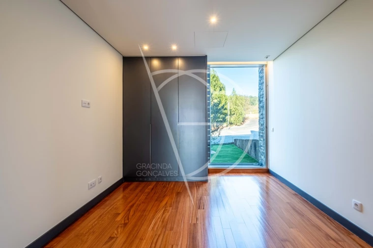 Moradia T4 para Venda em Água Longa Foto 13