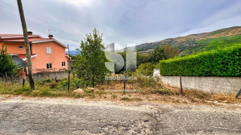 Terreno para Venda em Adoufe e Vilarinho de Samardã