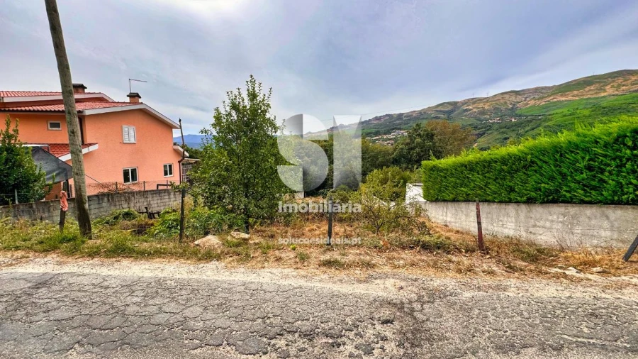 Terreno para Venda em Adoufe e Vilarinho de Samardã