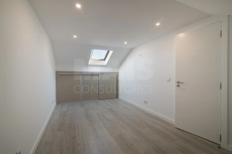 Moradia T7 para Venda em Carnaxide e Queijas Foto 6