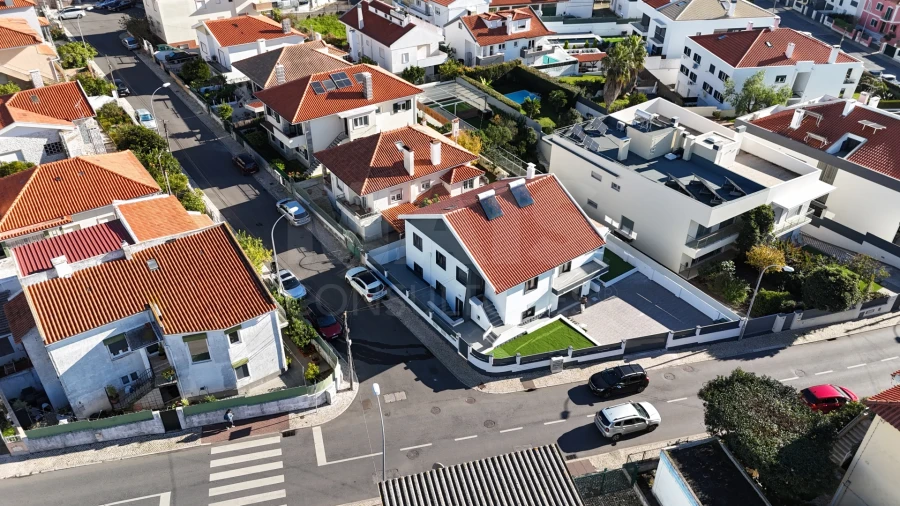 Moradia T7 para Venda em Carnaxide e Queijas Foto 9