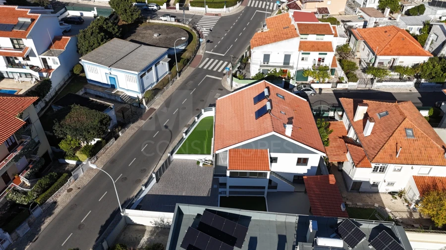 Moradia T7 para Venda em Carnaxide e Queijas Foto 11