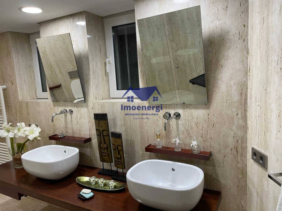 Moradia T5 para Venda em Vilar e Mosteiró Foto 14