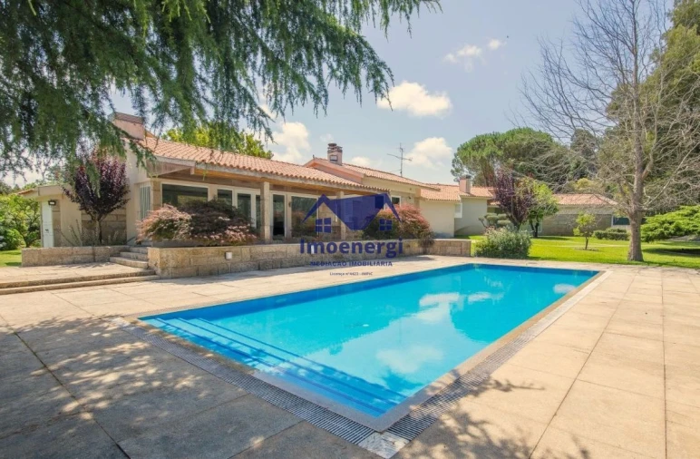 Moradia T5 para Venda em Vilar e Mosteiró