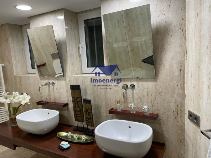 Moradia T5 para Venda em Vilar e Mosteiró Foto 14