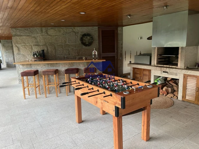 Moradia T5 para Venda em Vilar e Mosteiró Foto 3