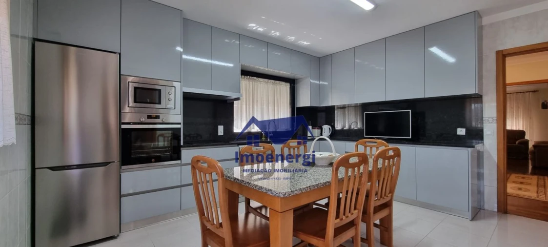 Moradia T4 para Venda em Retorta e Tougues Foto 11