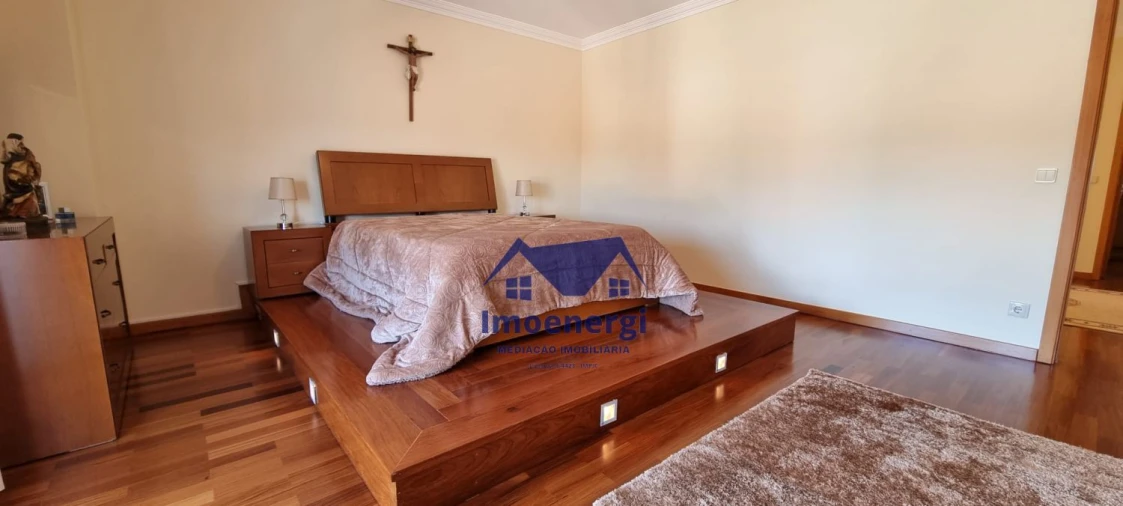 Moradia T4 para Venda em Retorta e Tougues Foto 12