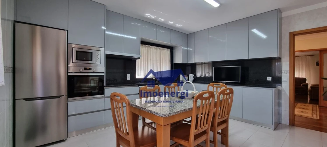 Moradia T4 para Venda em Retorta e Tougues Foto 9