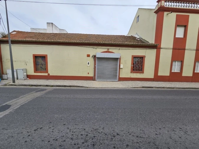 Negócio para Venda em Sarilhos Grandes