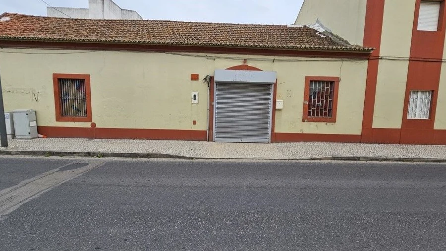 Negócio para Venda em Sarilhos Grandes