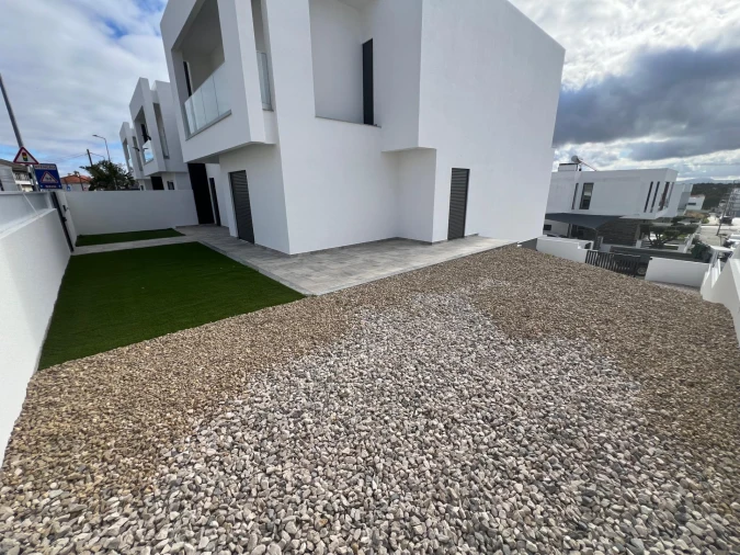 Moradia T4 para Venda em Corroios Foto 19