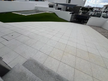 Moradia T4 para Venda em Corroios
