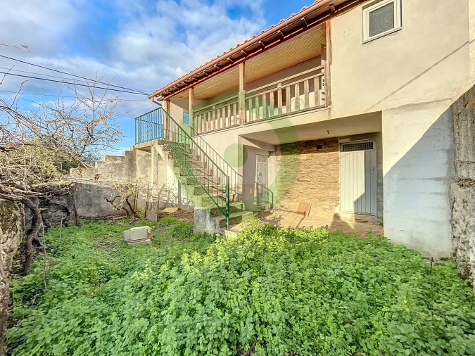 Moradia T2 para Venda em Alvites Foto 2