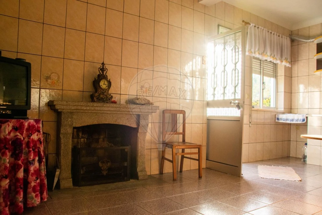 Moradia T2 para Venda em Freixo de Numão Foto 8