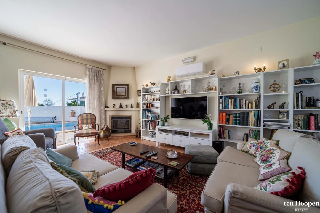 Moradia T4 para Venda em Lagos (São Sebastião e Santa Maria) Foto 1