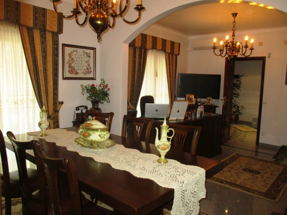 Moradia T4 para Venda em Marvila, Ribeira Santarém, São Salvador, São Nicolau Foto 1