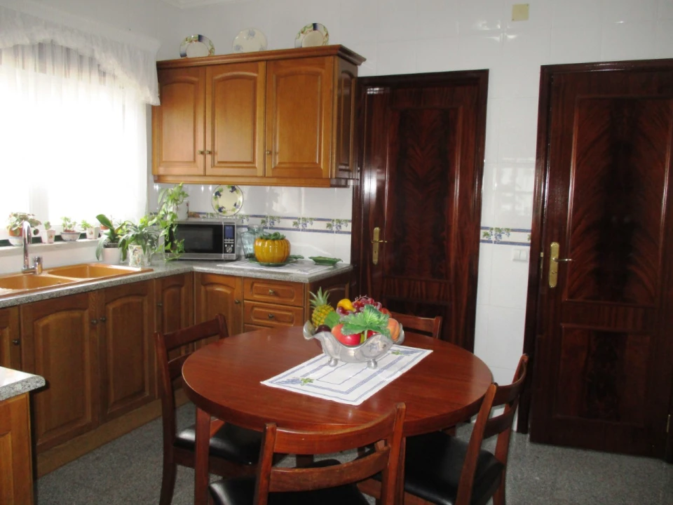 Moradia T4 para Venda em Marvila, Ribeira Santarém, São Salvador, São Nicolau Foto 4