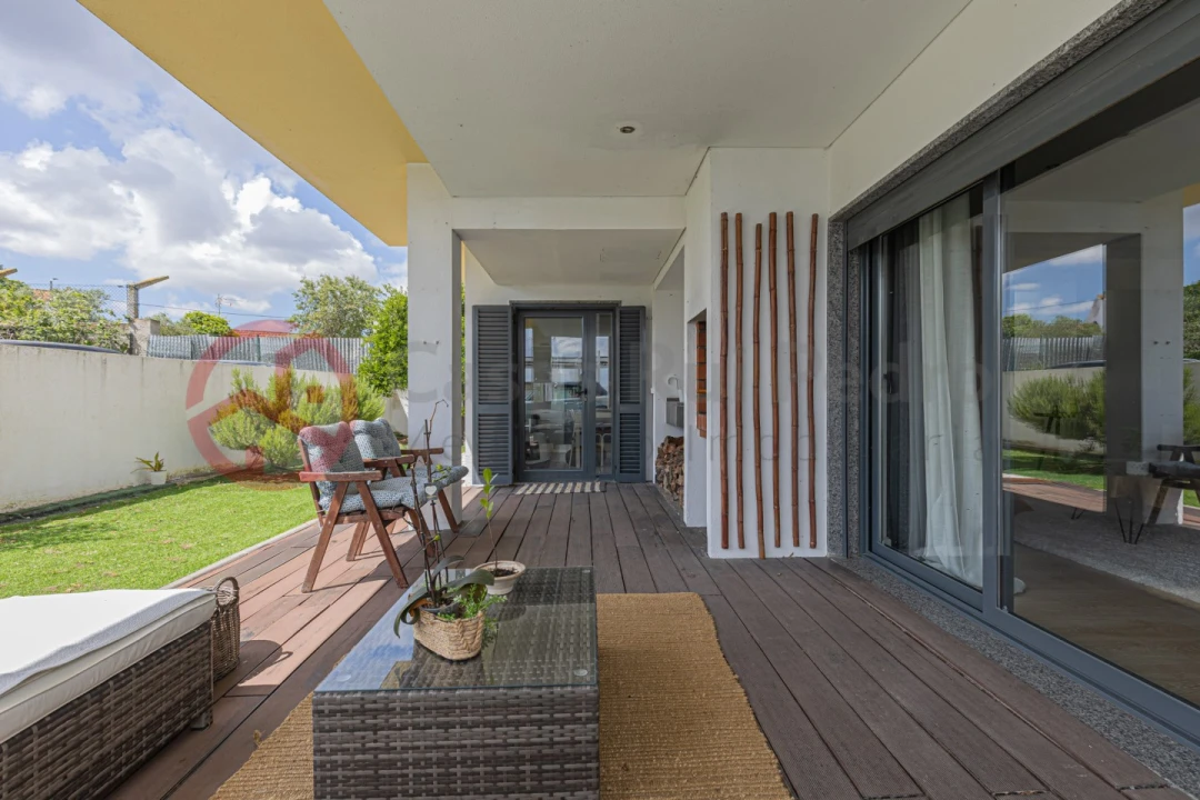 Moradia T4 para Venda em Santo Antonio da Charneca Foto 1