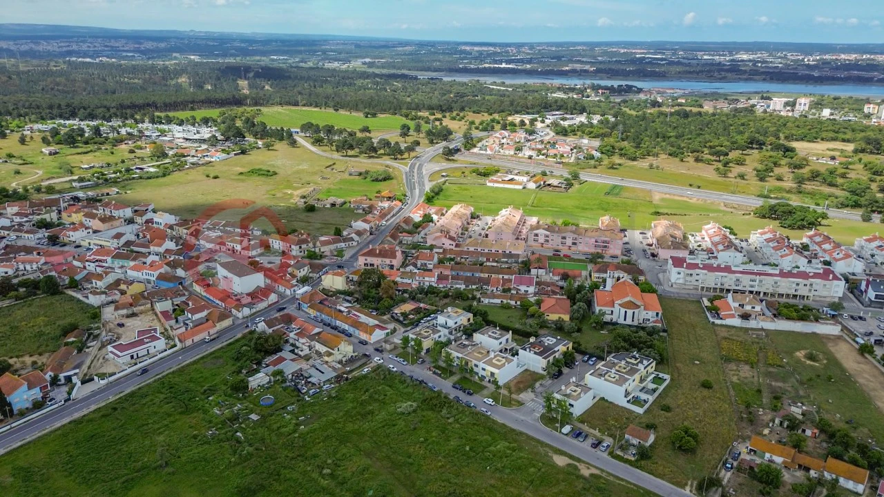 Moradia T4 para Venda em Santo Antonio da Charneca Foto 23