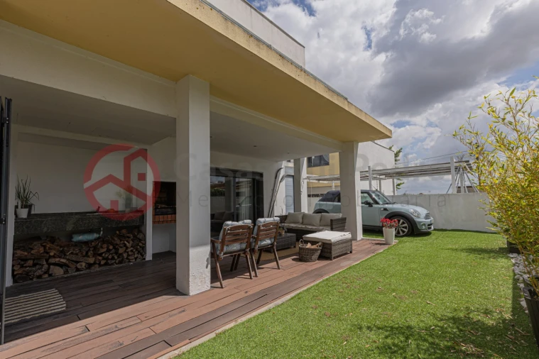 Moradia T4 para Venda em Santo Antonio da Charneca Foto 2