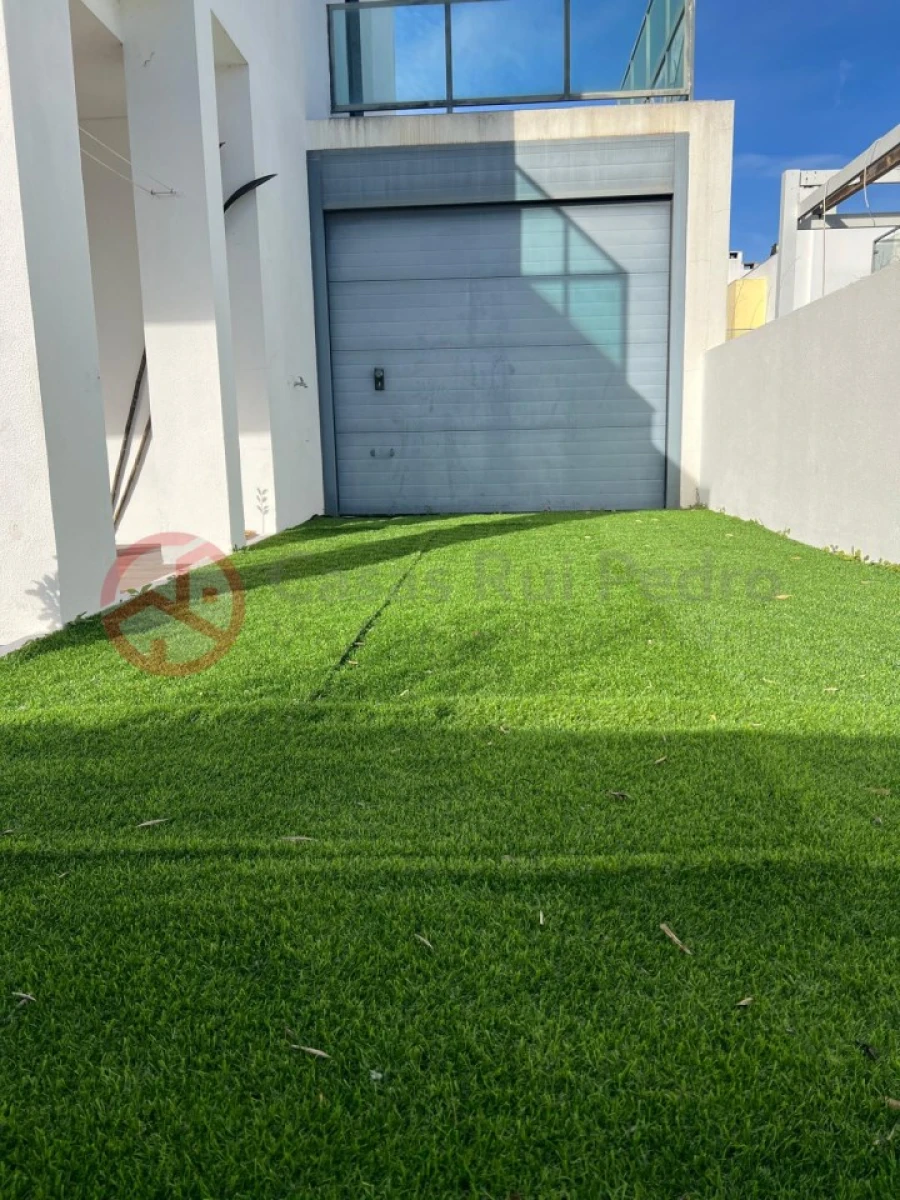 Moradia T4 para Venda em Santo Antonio da Charneca Foto 6