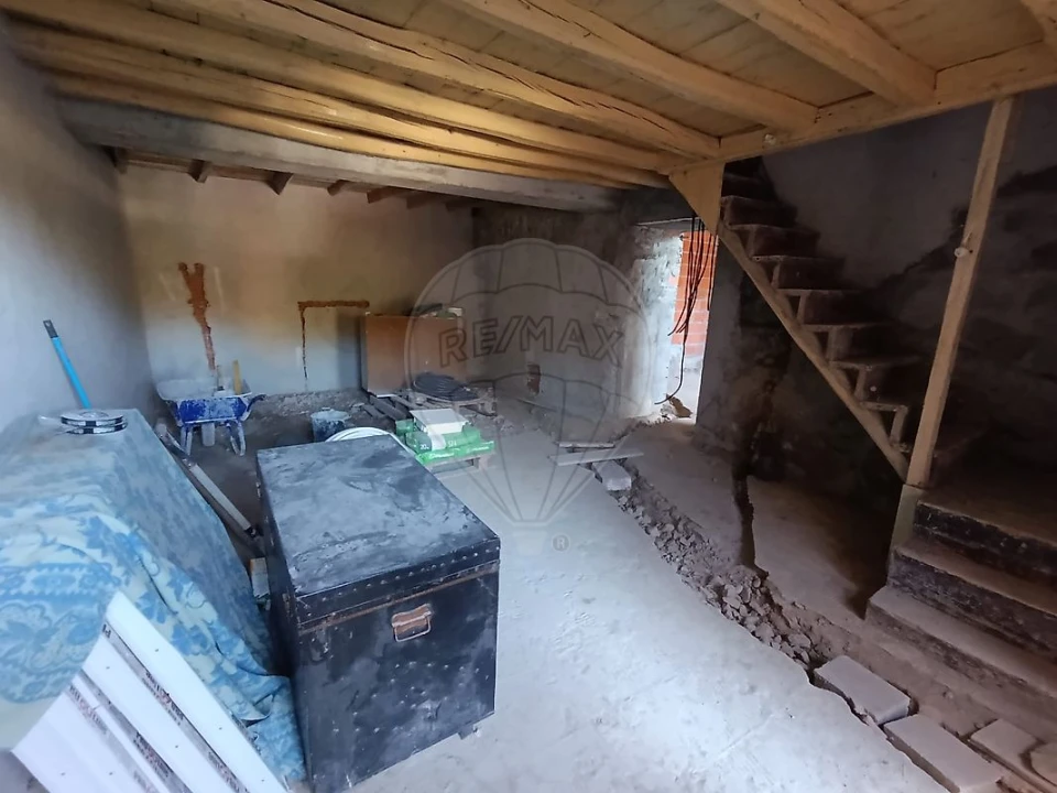 Moradia T2 para Venda em Santo Quintino Foto 8