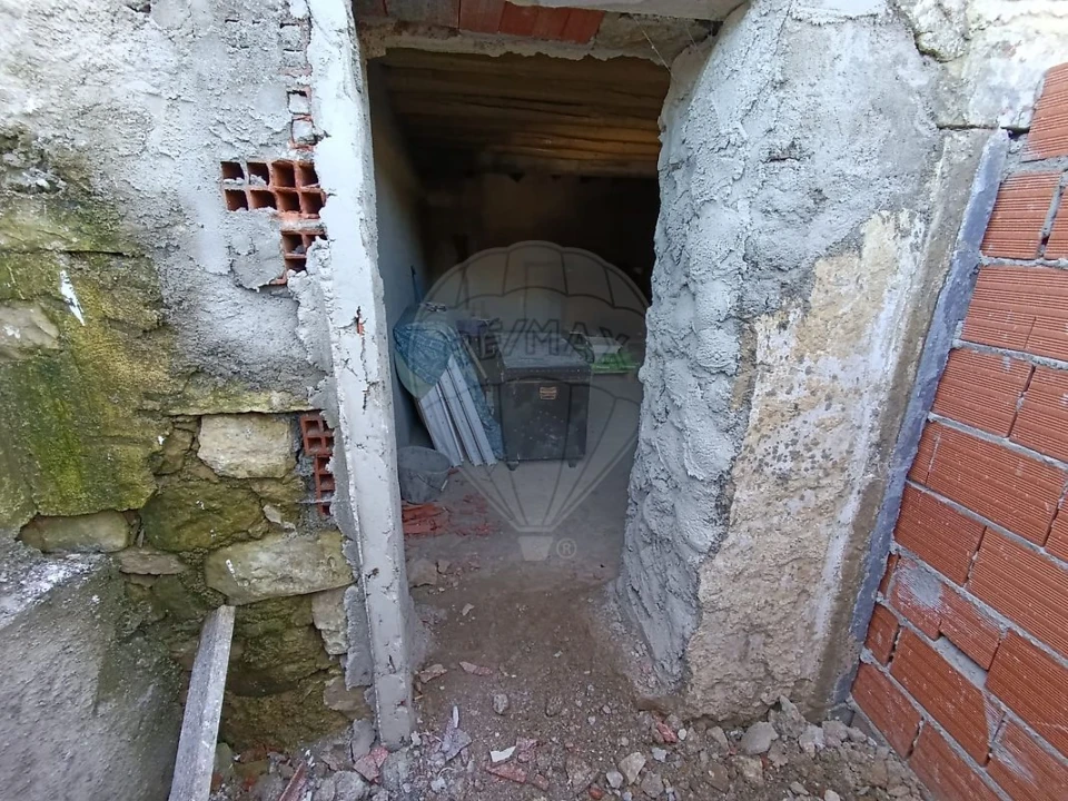 Moradia T2 para Venda em Santo Quintino Foto 4