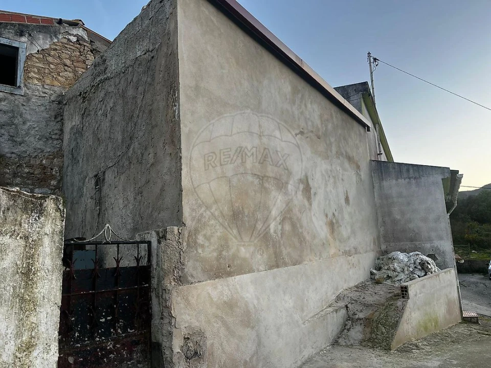 Moradia T2 para Venda em Santo Quintino Foto 2