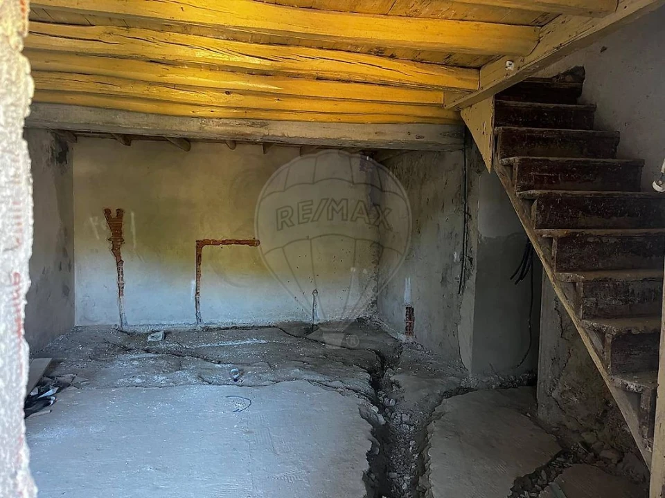 Moradia T2 para Venda em Santo Quintino Foto 3