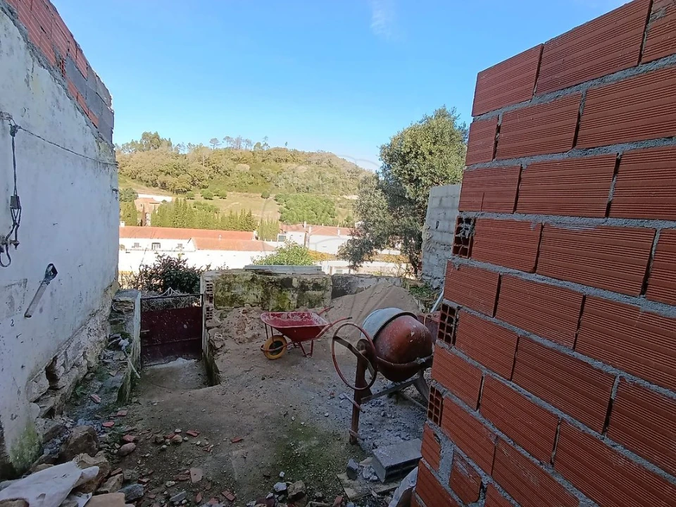 Moradia T2 para Venda em Santo Quintino Foto 3