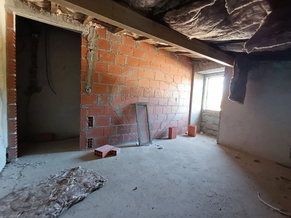 Moradia T2 para Venda em Santo Quintino Foto 14