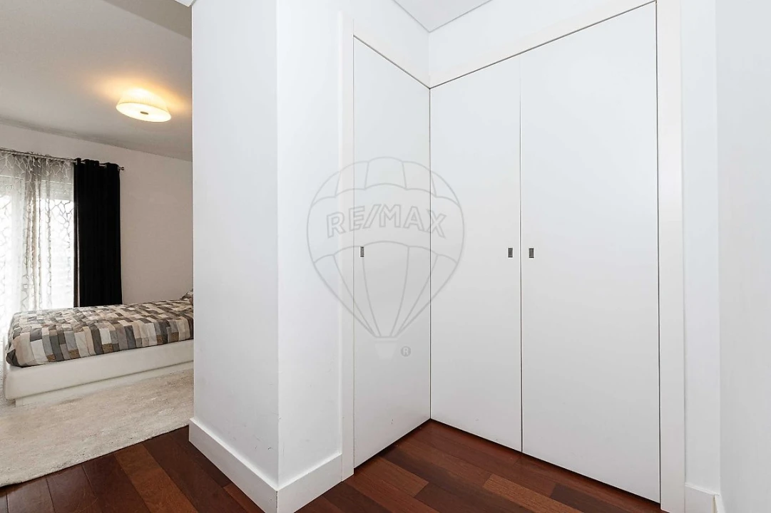 Apartamento T4 para Venda em São Domingos de Benfica Foto 3