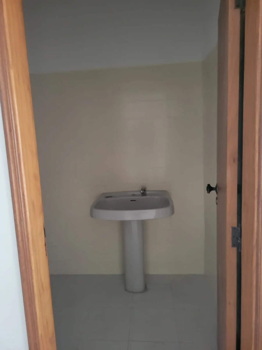 Negócio para Venda em Minde Foto 7