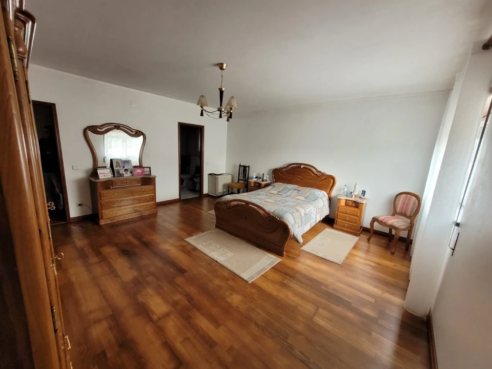 Moradia T4 para Venda em Caranguejeira Foto 15